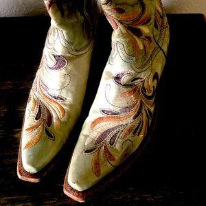 Elegant Corral western boots